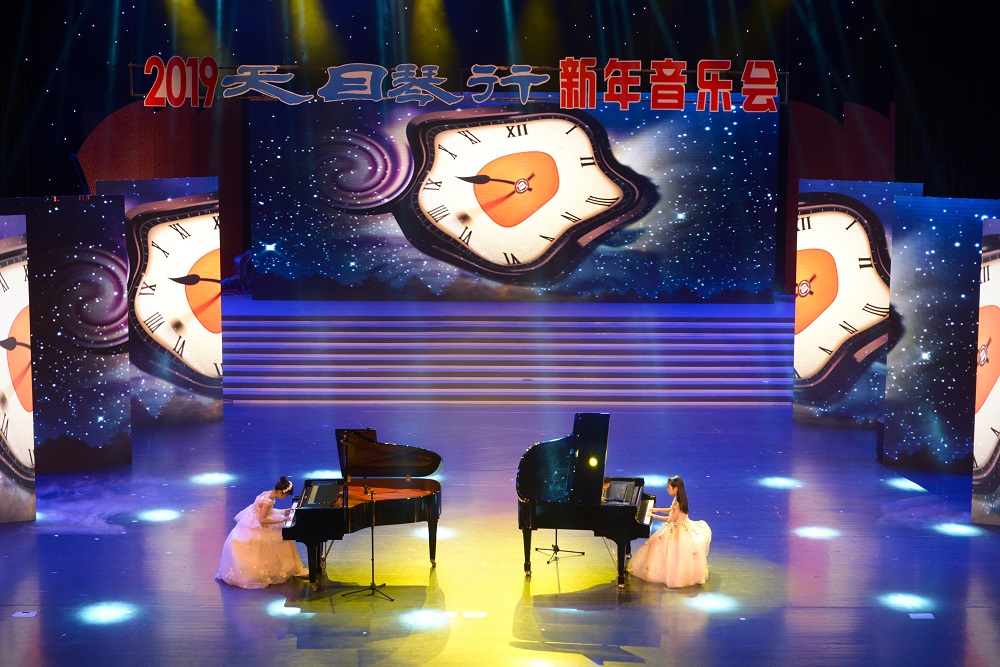 童話鎮(zhèn) 指導老師：李穎 李芳